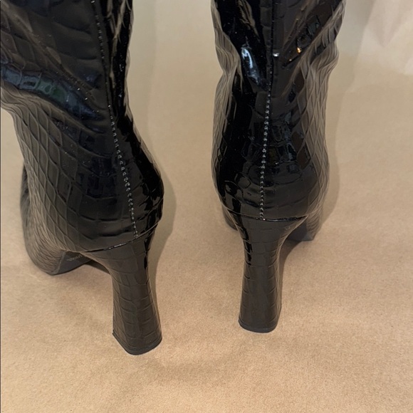 Forever 21 - Black Croc-Embossed Knee-High Boots - Picture 9 of 10
